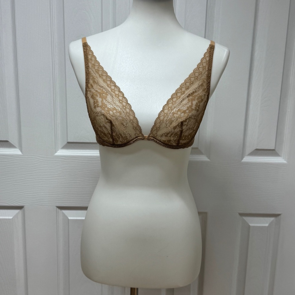 La Perla - Italian Luxury Triangle Lace Bra - Size 32 C - NEW in Bag.